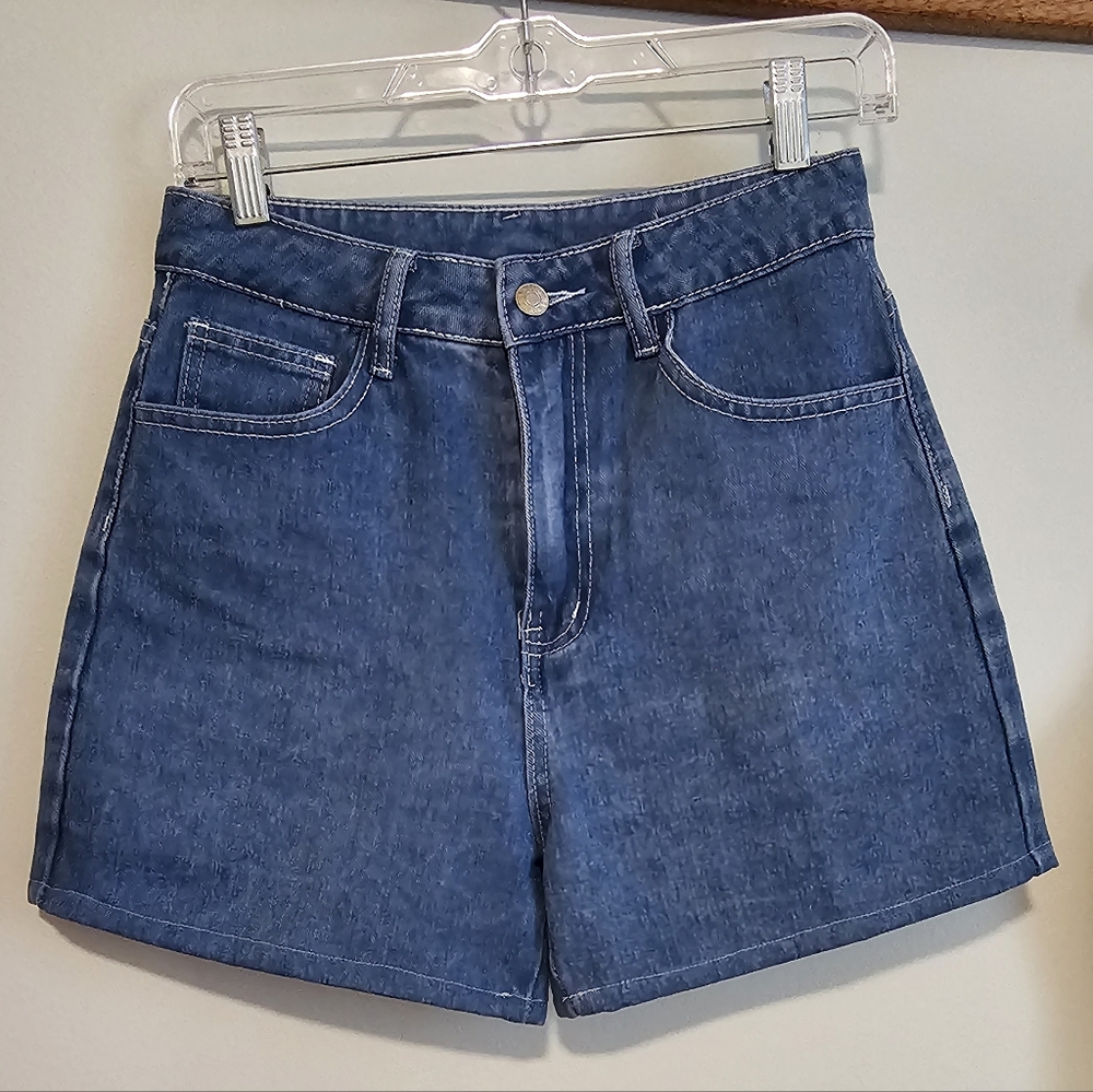 Women’s Denim Shorts In Excellent Condition, Small